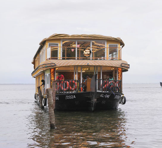 6 Bedroom Houseboats